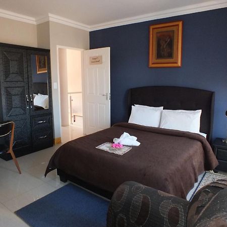 Royal Castle Guest House Windhoek Zimmer foto